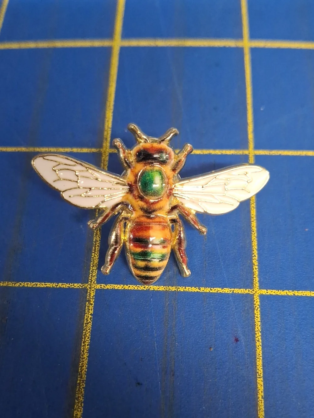 Gold Bee Enamel 1x1.5 Pin New
